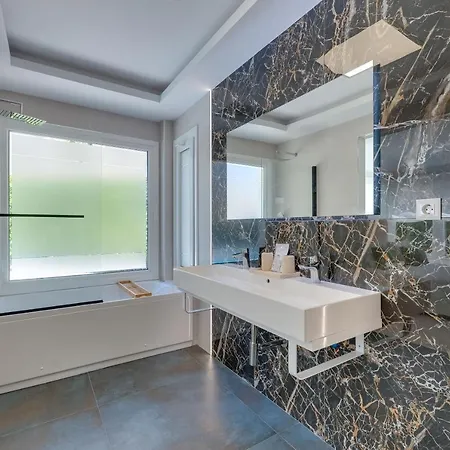 Vb Higueron 4bdr W Pool & Ping Pong 3*